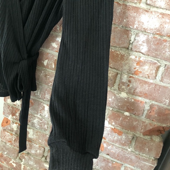 Coeor De Vague … black wraparound top - Picture 12 of 16